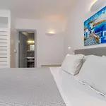 Central Fira Suites Отель 3*