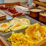 Central Fira Suites Отель