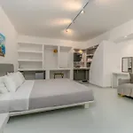 Central Fira Suites 3*