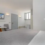 Central Fira Suites
