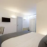 Central Fira Suites 3*