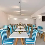 Central Fira Suites Отель