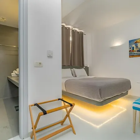 Central Fira Suites סנטוריני