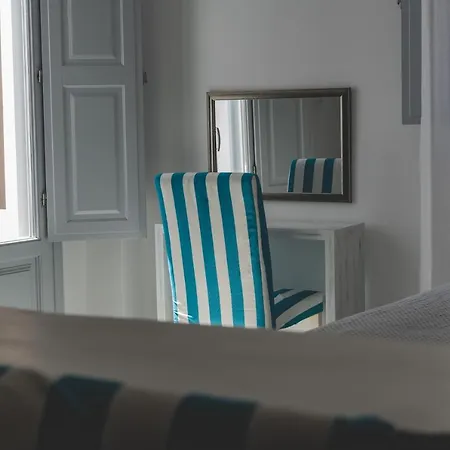 מלון Central Fira Suites