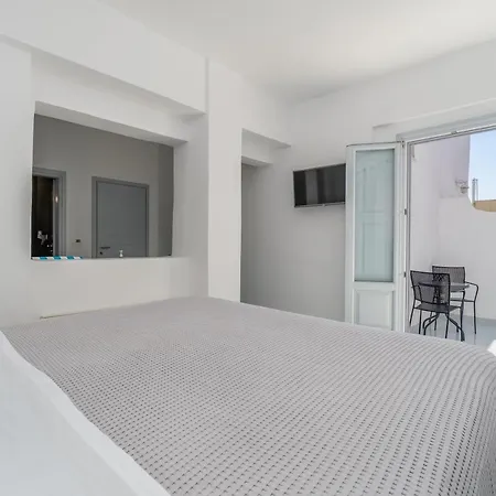 Central Fira Suites מלון 3*