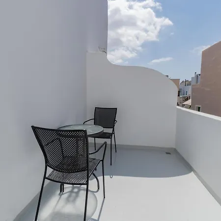 Central Fira Suites מלון 3*