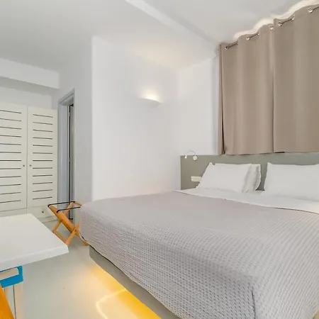 מלון Central Fira Suites