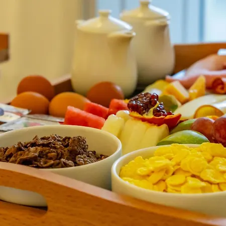 מלון Central Fira Suites