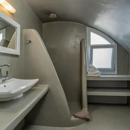 Central Fira Suites 3* סנטוריני