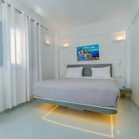 Central Fira Suites מלון 3*