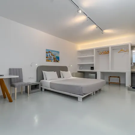 Central Fira Suites מלון 3*