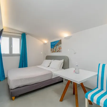 Central Fira Suites מלון סנטוריני