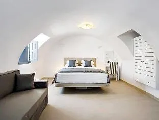 Hotel Central Fira Suites 3*
