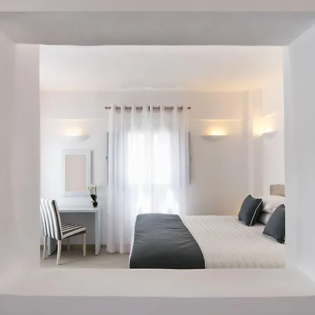 Central Fira Suites מלון 3*