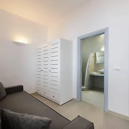 Central Fira Suites מלון 3*