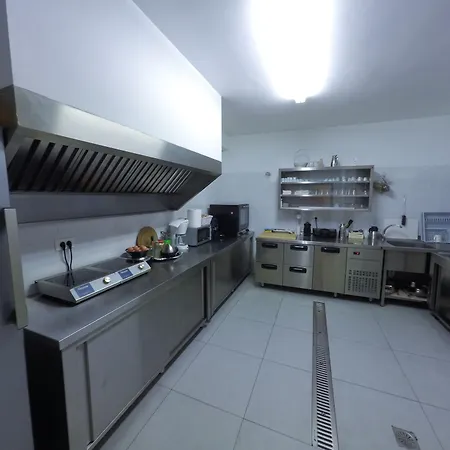 Central Fira Suites סנטוריני