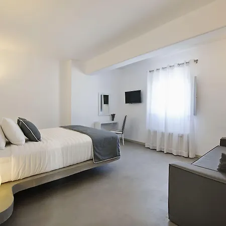 Central Fira Suites