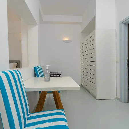 Central Fira Suites סנטוריני