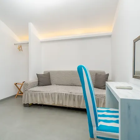 Central Fira Suites 3*