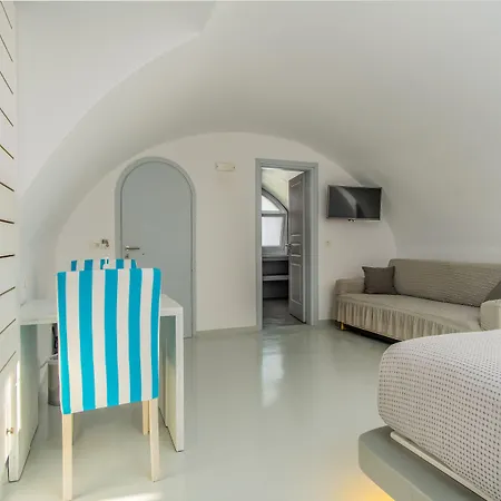 מלון Central Fira Suites
