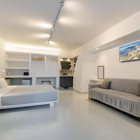 Central Fira Suites Hotel