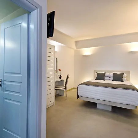 Central Fira Hotel Hotel