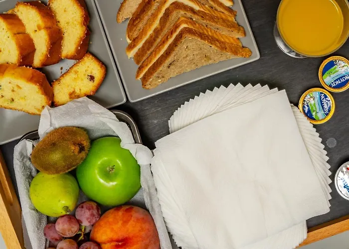 Hotell Central Fira Suites 3*