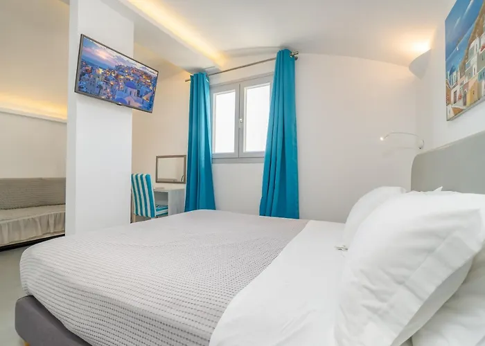 Central Fira Suites Hotell 3*