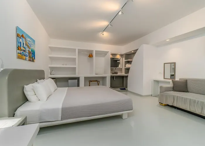 Central Fira Suites 3*