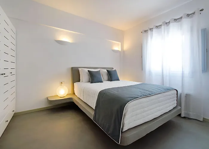 Central Fira Suites Hotel Firá