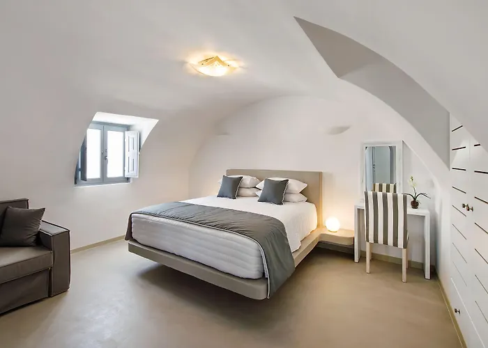 Central Fira Suites Hotel