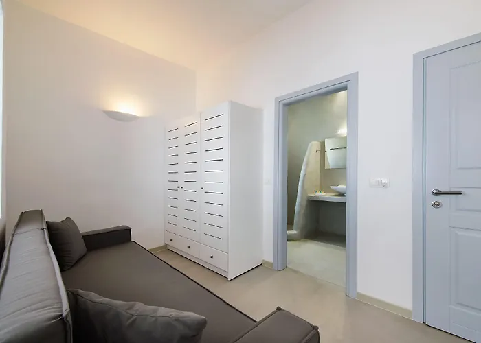 Central Fira Suites Hotel 3*