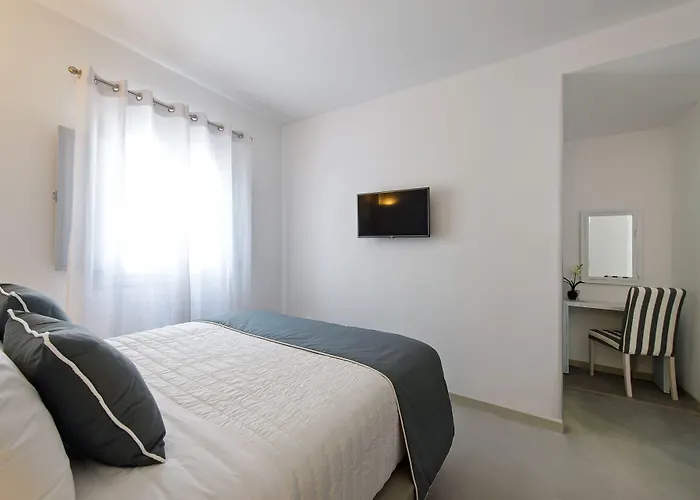 Central Fira Suites 3* Firá