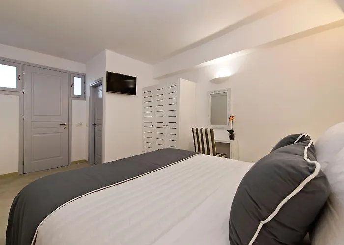 Hotel Central Fira Suites Firá