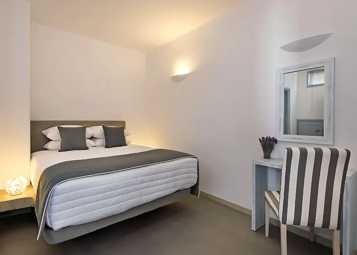 Hotel Central Fira Suites