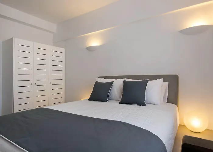 Central Fira Suites 3*