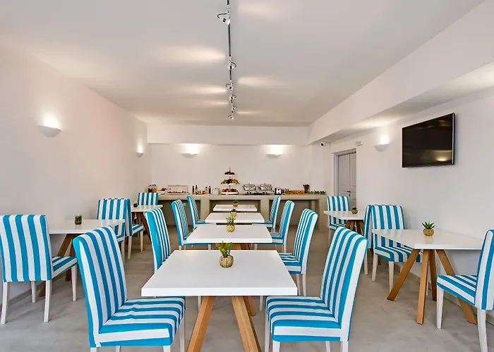 Central Fira Suites Hotel