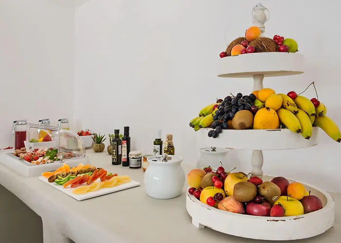 Central Fira Suites Hotell 3*