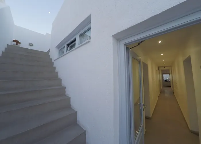 Central Fira Suites 3*