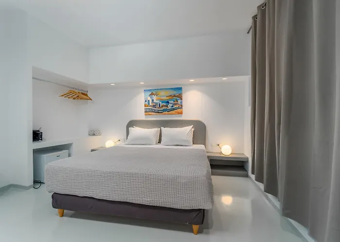 Central Fira Suites Hotel