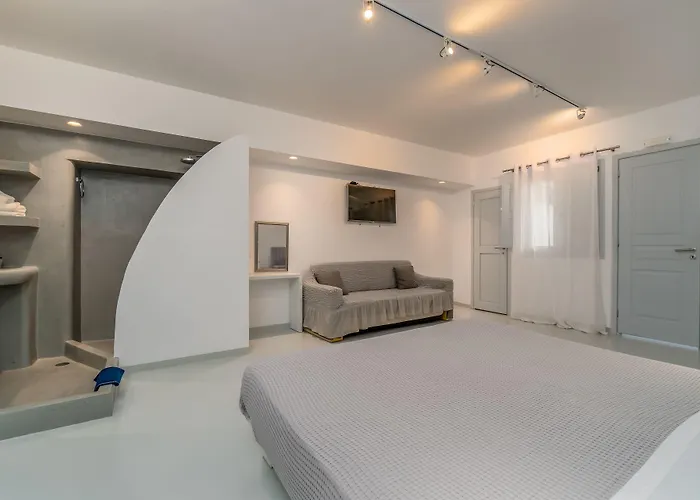 Central Fira Suites 3*