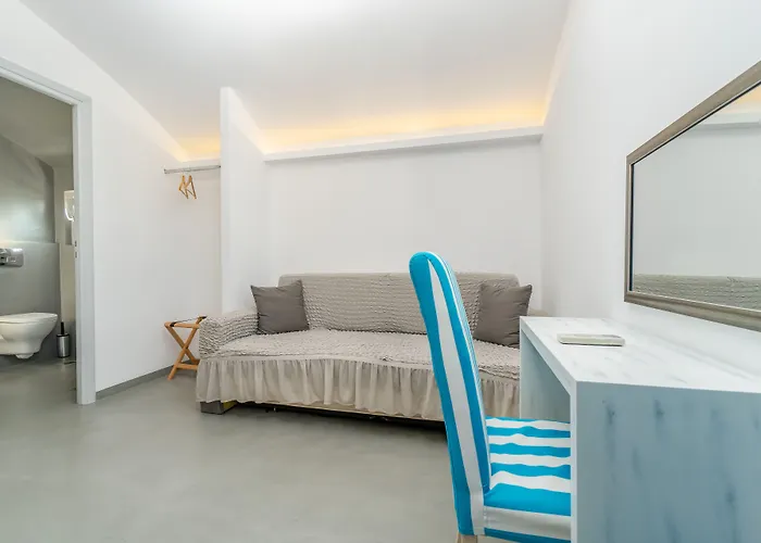 Central Fira Suites 3*