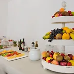 Central Fira Suites Hotel 3*