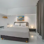 Central Fira Suites Hotel